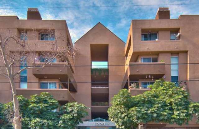 1229 N. Sycamore Ave. photos photos