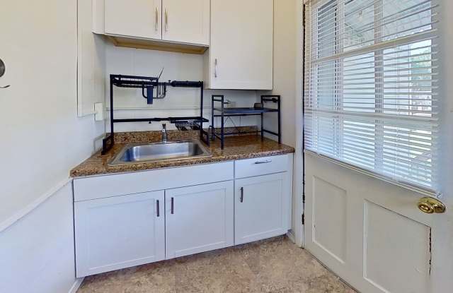 Comfortable Two Bedroom Duplex Gallery 3
