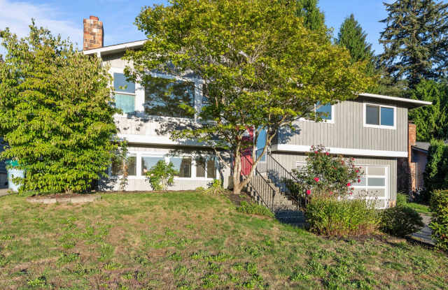 Cozy 4 bed house in Bothell Gallery 1