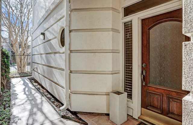 1811 COMMONWEALTH Street Gallery 3