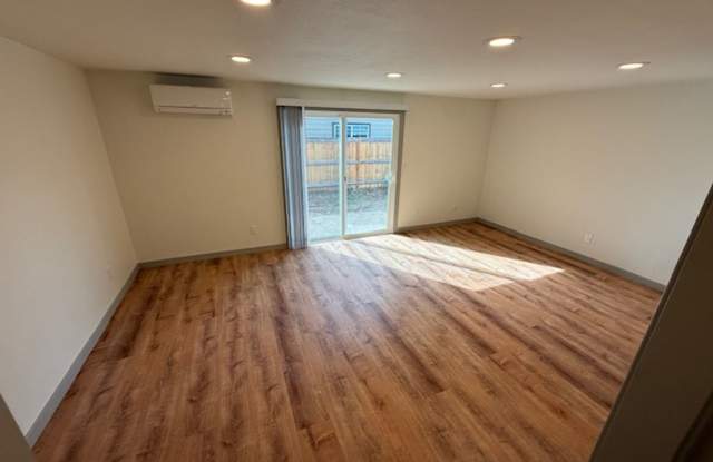 Fresh 3 bed/1.5 bath duplex photos photos