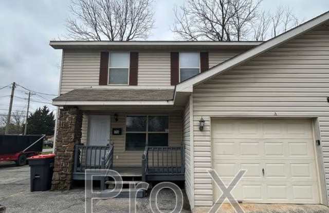 1216 Highland Ave - 1216 Highland Avenue, Springdale, AR 72764
