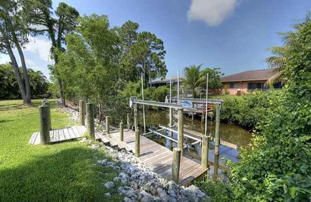**UNFURNISHED 3/2 Single Family ANNUAL in Paradise Village on the Imperial River**Gulf Access & Private Boat Dock w/ Lift** Gallery 4