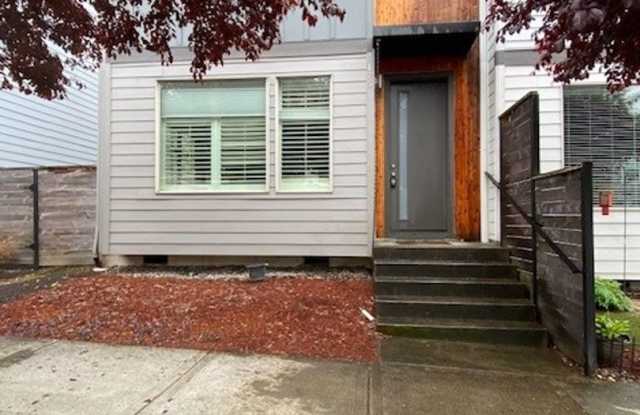 Beautiful 3bd 2.5ba Modern Townhome Gallery 1