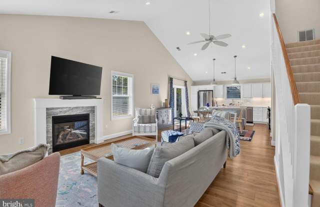 4922 HINE DR Gallery 4