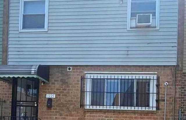 1225 DIAMOND STREET photos photos