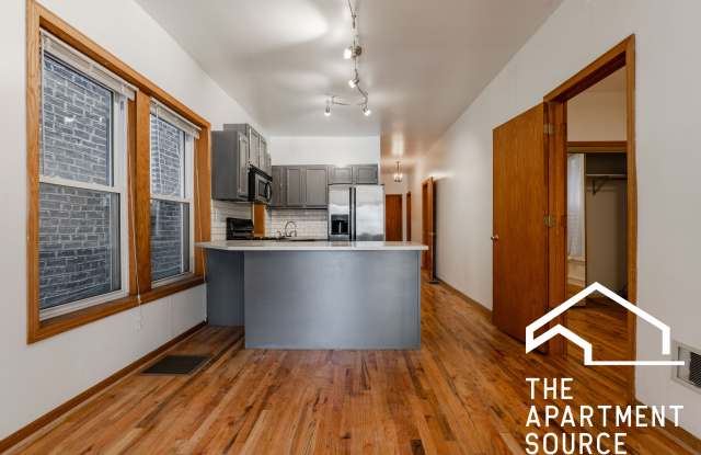 2110 N Oakley Ave photos photos