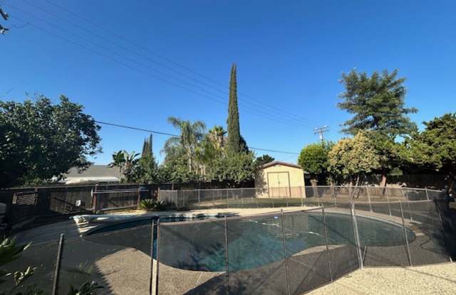 3 bedroom 2 bathroom with pool! photos photos
