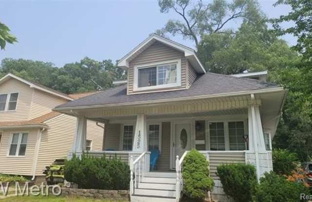 1525 Wyandotte Avenue photos photos