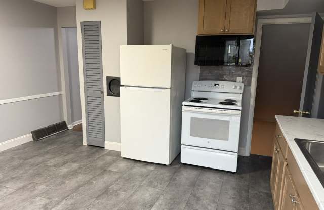 905 North Meadows CourtD Gallery 2