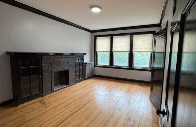 3803 West Addison Gallery 1