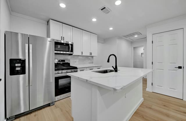 Top of the line 6 bed in West Campus!!! 1913!!! photos photos
