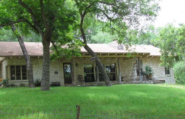 Remodeled 3/2 on the Blanco River! photos photos