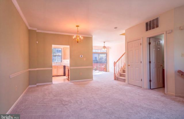 47679 COMER Square Gallery 4