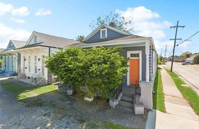 1002 N ROCHEBLAVE Street photos photos
