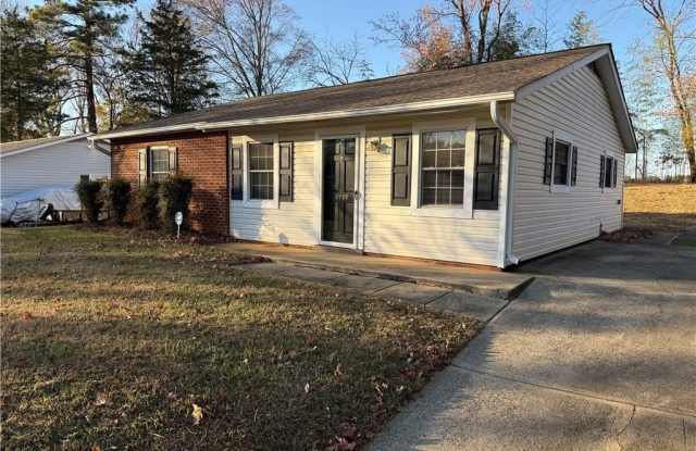 2725 Laguna Avenue - 2725 Laguna Avenue, Winston-Salem, NC 27103