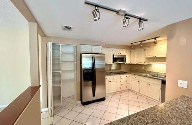 200 SE Four Winds Drive unit: 210 photos photos