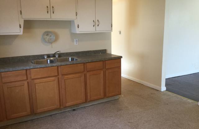 3 bedroom Single Family - 4739 West Luscher Avenue, Milwaukee, WI 53218