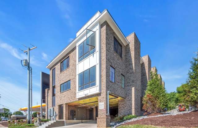 Beautiful 2BR/2BA top-floor end unit! photos photos