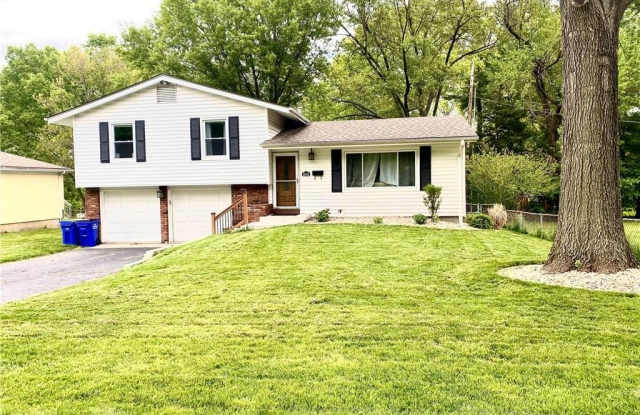 8045 Woodward Street - 8045 Woodward, Overland Park, KS 66204