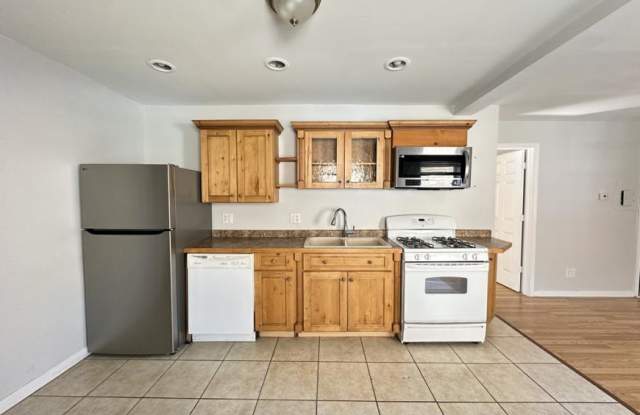 2456 Clybourn Gallery 2