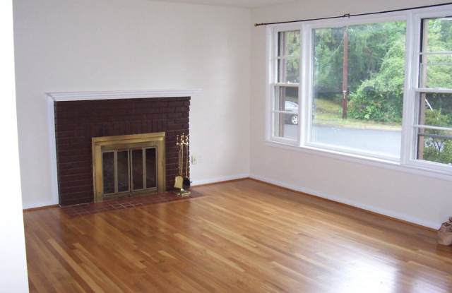 402 YEONAS DRIVE SW Gallery 2