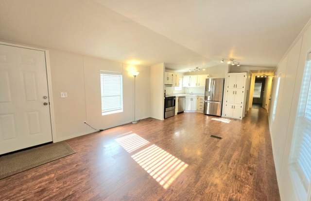 Fully Renovated 2-Bedroom Mobile Home in Hayden Gallery 3