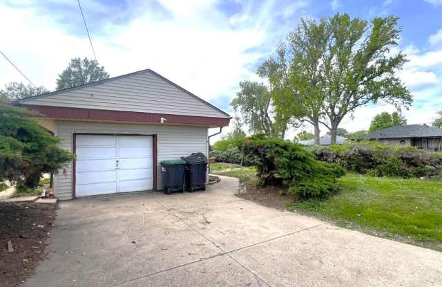 Awesome SW Midtown ranch w/ attached garage! Gallery 3