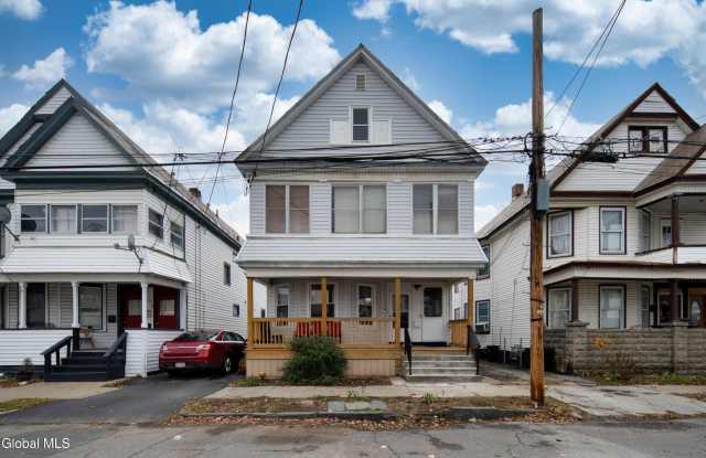 22 Swan Street unit: 2 photos photos