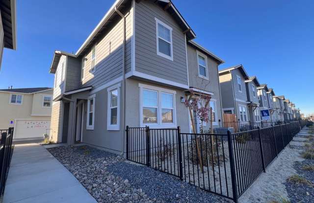 Beautiful! 3/2.5/2 Townhome in Gardnerville photos photos
