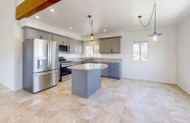2BD/1BA Apartment in Belmont Heights Gallery 3