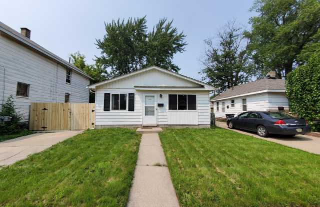 100 W Harwood Avenue - 100 West Harwood Avenue, Madison Heights, MI 48071