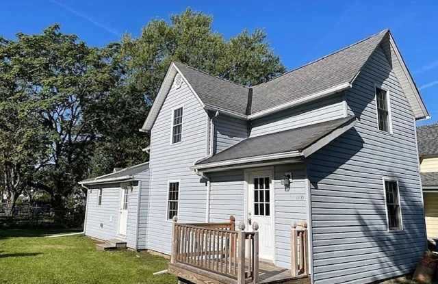 Charming 3 Bedroom 2 Bath House in Lorain- First Month Rent Half Off!! photos photos