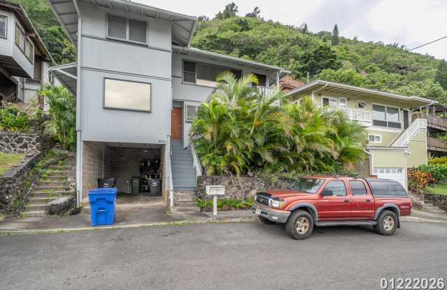 $2,200 / 2br - 2BED 1BATH DUPLEX IN MANOA VALLEY photos photos
