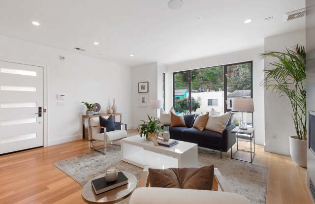 1952 Quesada Avenue Gallery 4