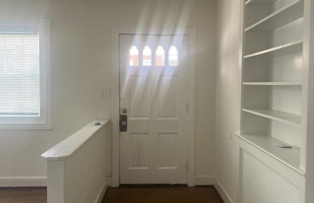 609 E 11th Street Gallery 3