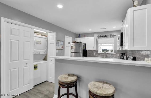 3802 Island Drive Gallery 3