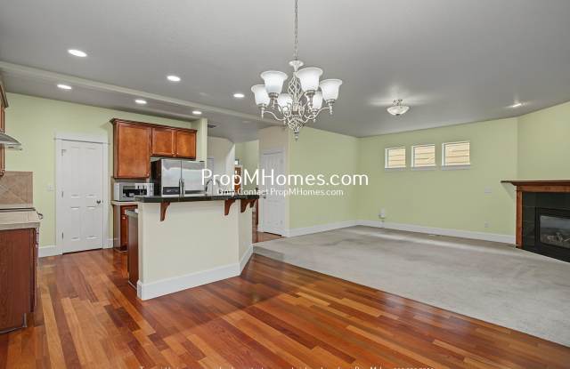 Beautiful Three Bedroom Home in Bethany - Available Now! Gallery 3