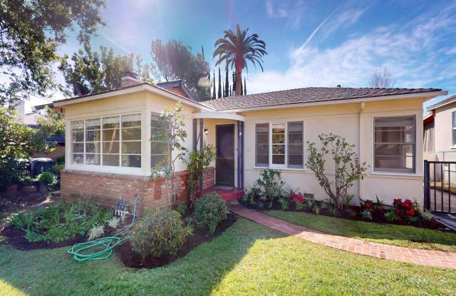 Newly Renovated! 2 bedroom 1 Bath Altadena home with dining room, back porch room and beautiful yard! photos photos