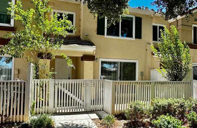 Townhouse Located in Santa Teresa with New Carpets and New Appliances photos photos
