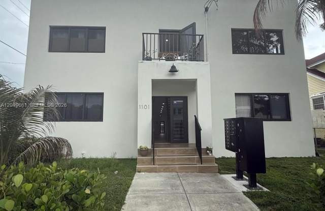 1101 SW 12th Ct photos photos