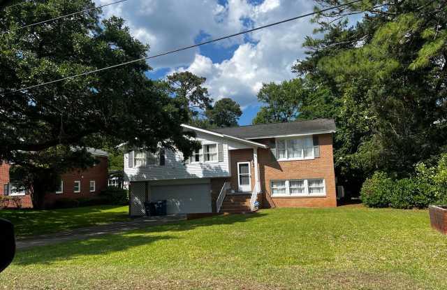 Home for Rent in the Avenues of Myrtle Beach - 702 47th Avenue North, Myrtle Beach, SC 29577