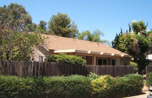 2120 N Iris Lane Gallery 4