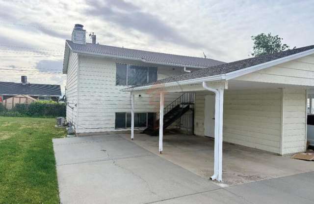 379 Noble Road Gallery 1