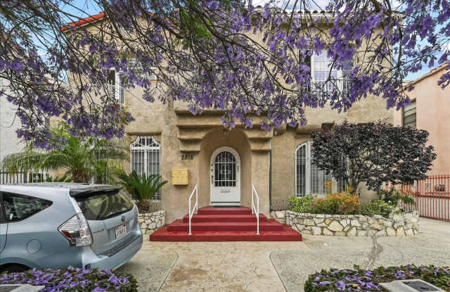 2818 S Bronson Ave photos photos