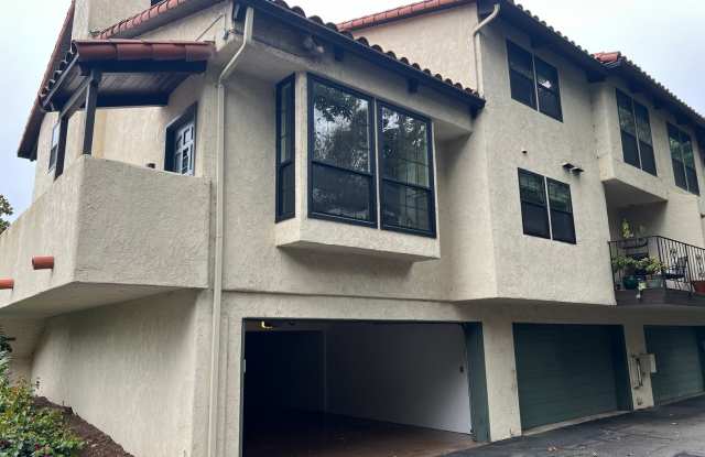 Spacious  Bright 3 Bedroom End Unit Condo in Prime Location photos photos