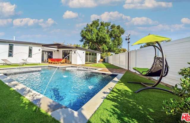 22616 Oxnard Street photos photos