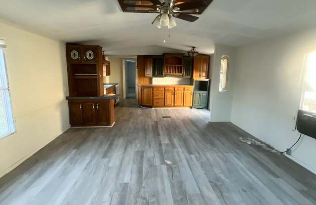 518 W Alabama – Spacious Manufactured Home - 518 West Alabama Avenue, Chickasha, OK 73018