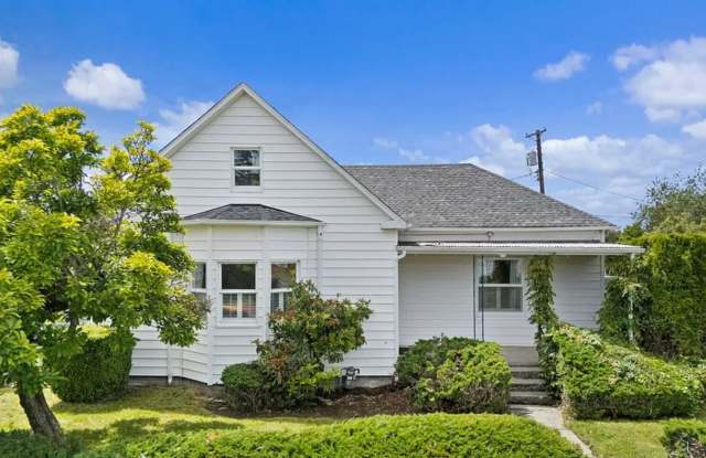 Beautiful Craftsman Home with Ample Parking & Outdoor Space photos photos