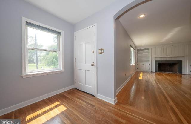 353 S OLD MIDDLETOWN Road Gallery 3